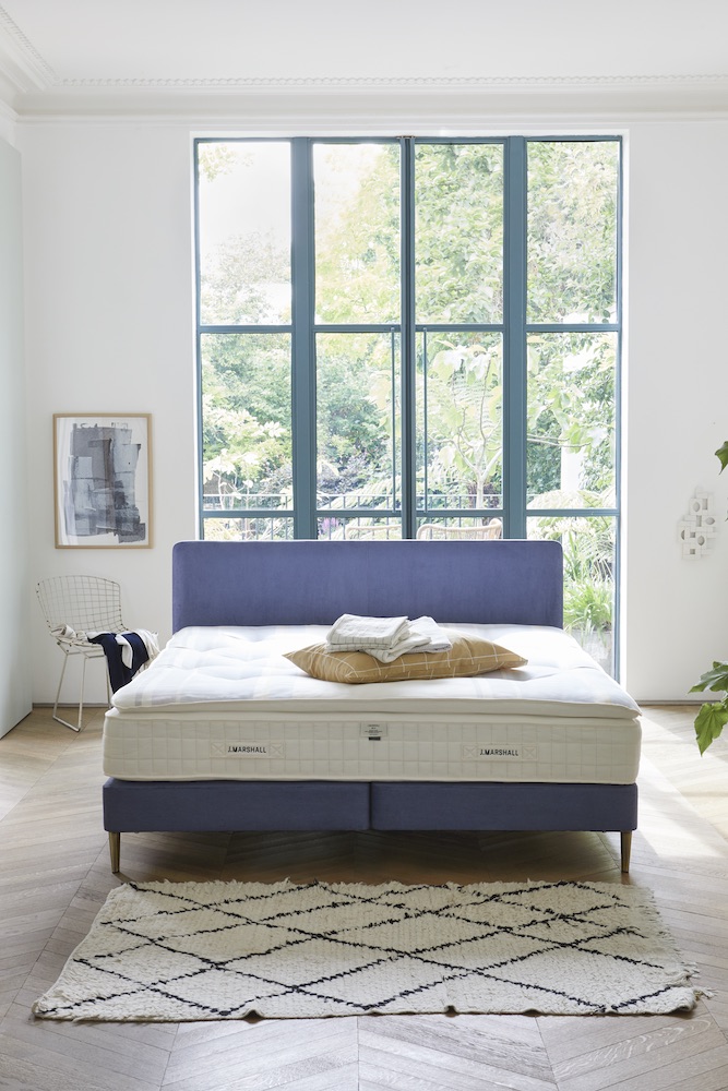 j.marshall modern bed 現代床墊品牌 藍色床架 白色床墊