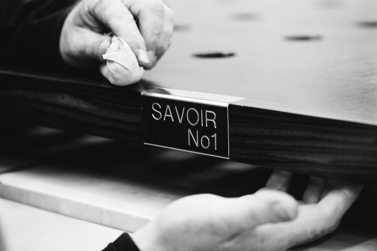 Savoir No.1 bed engraved plague