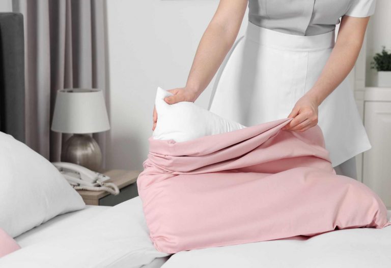 使用天然材料製成的枕頭保護套，具有防止床蝨功能