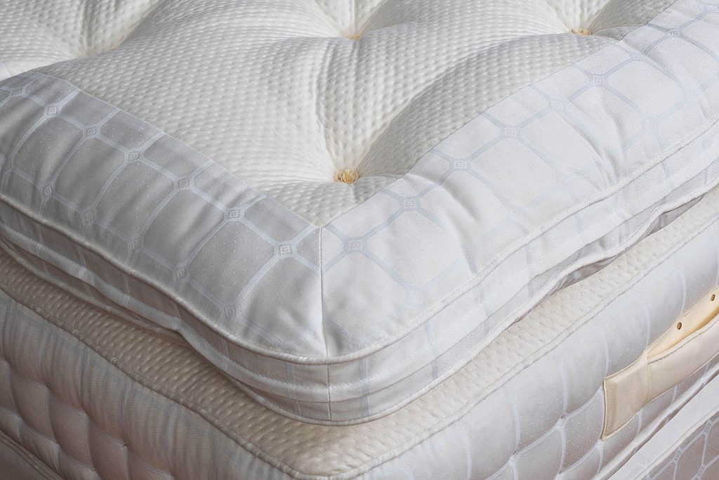 HKy-topper-on-No-1-bed-set